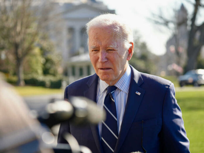 man in tie, outside white house