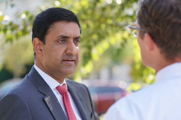 Washington,,Dc,,September,27,,2021:,Rep.,Ro,Khanna,(d-ca) Two professionals engaged in conversation outdoors