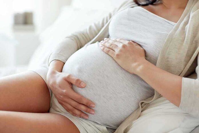 shutterstock_564114571 pregnant woman resting with hands on belly