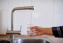 Gulf Lifelines Targeted – Tehran Raises Stakes Hand filling a glass with water from a kitchen faucet